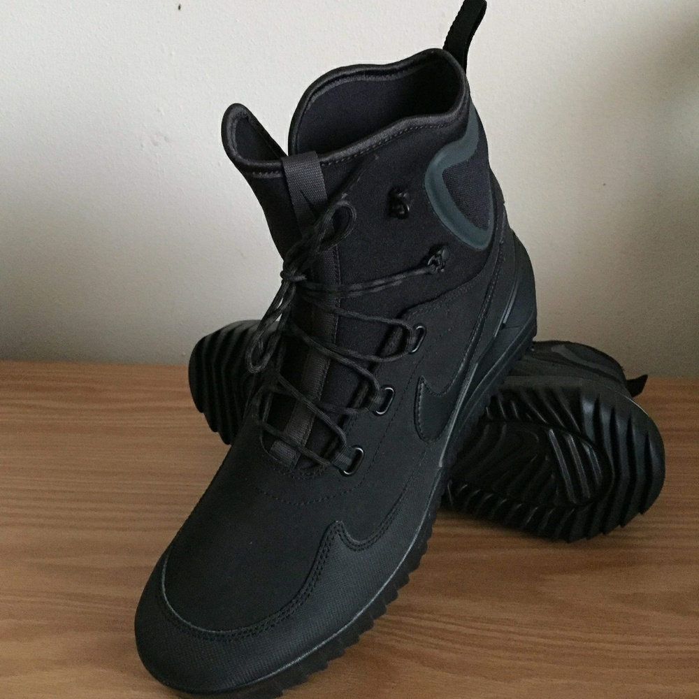 Nike Men Air Wild Mid Size 11